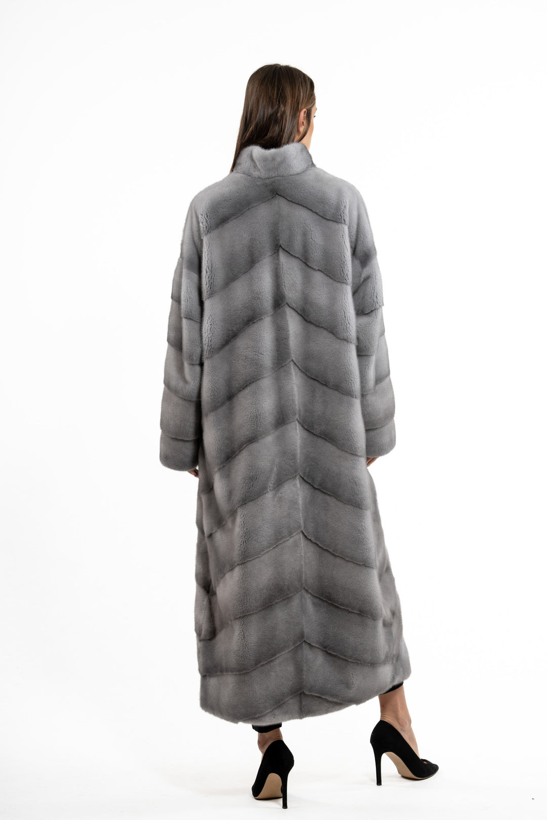 Manzari Sapphire Mink fur coat for timeless elegance