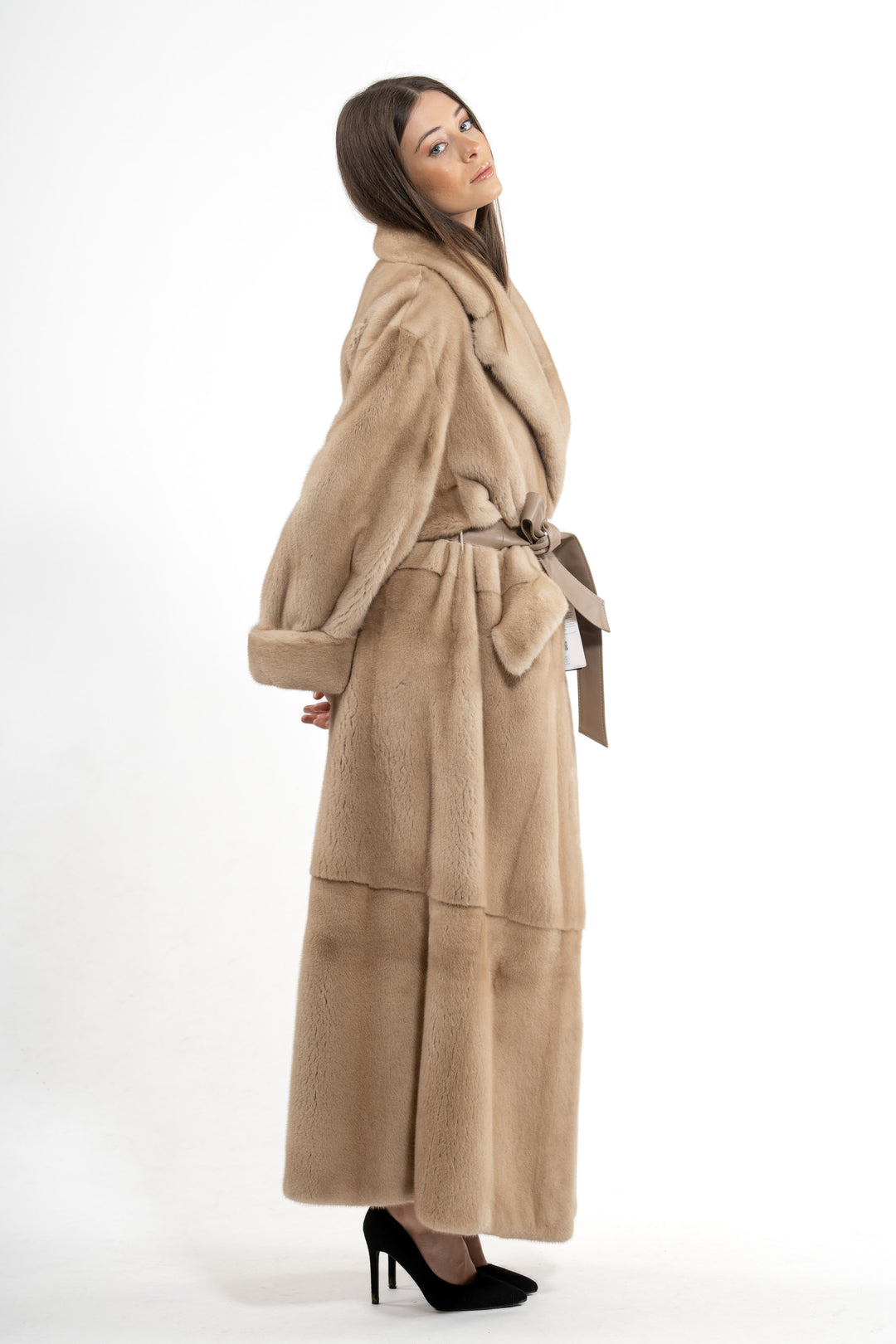 Manzari Palomino Mink fur coat for a timeless appeal