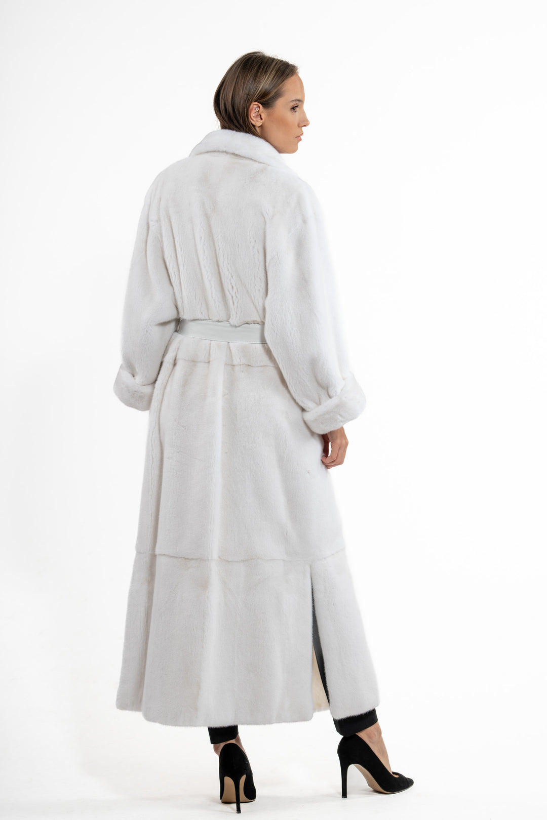 Exclusive White Mink fur coat by manzari
