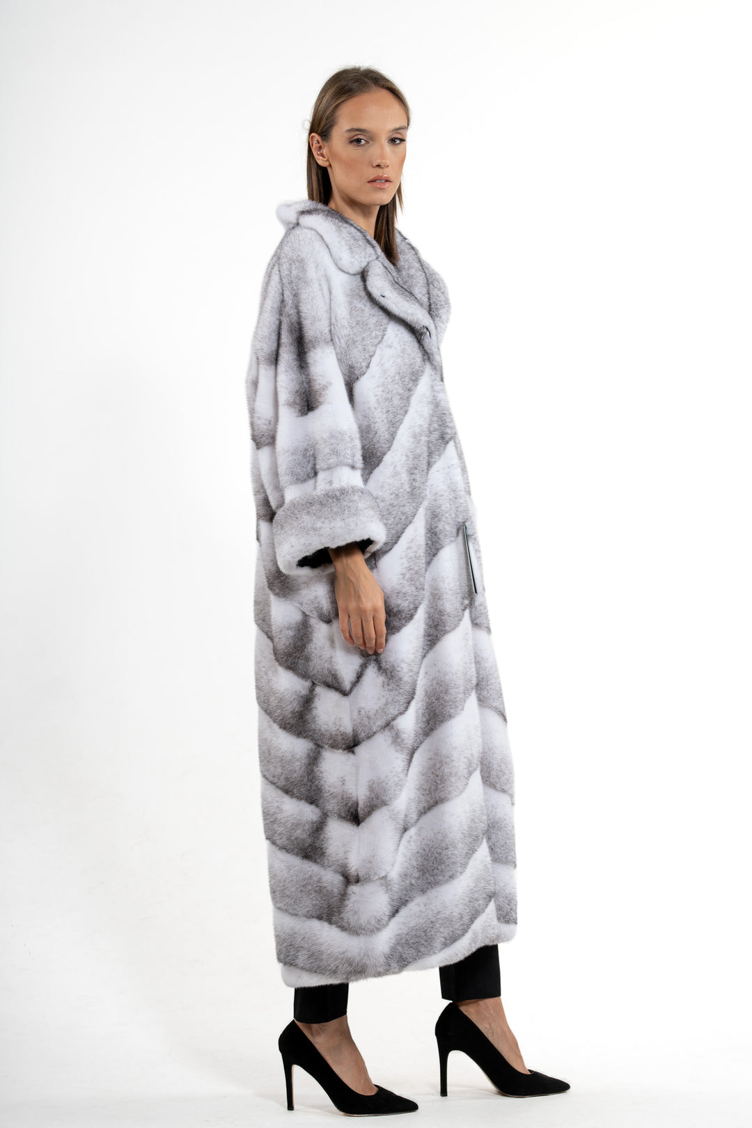 Manzari Blackcross Mink fur coat for a timeless appeal