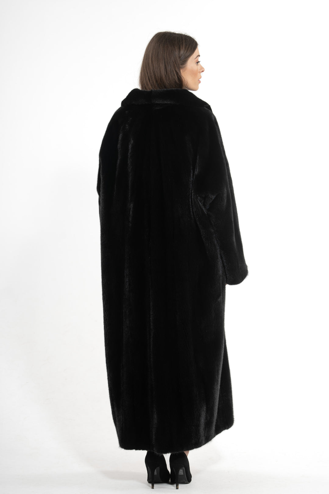 Manzari Black Mink fur coat with a modern touch