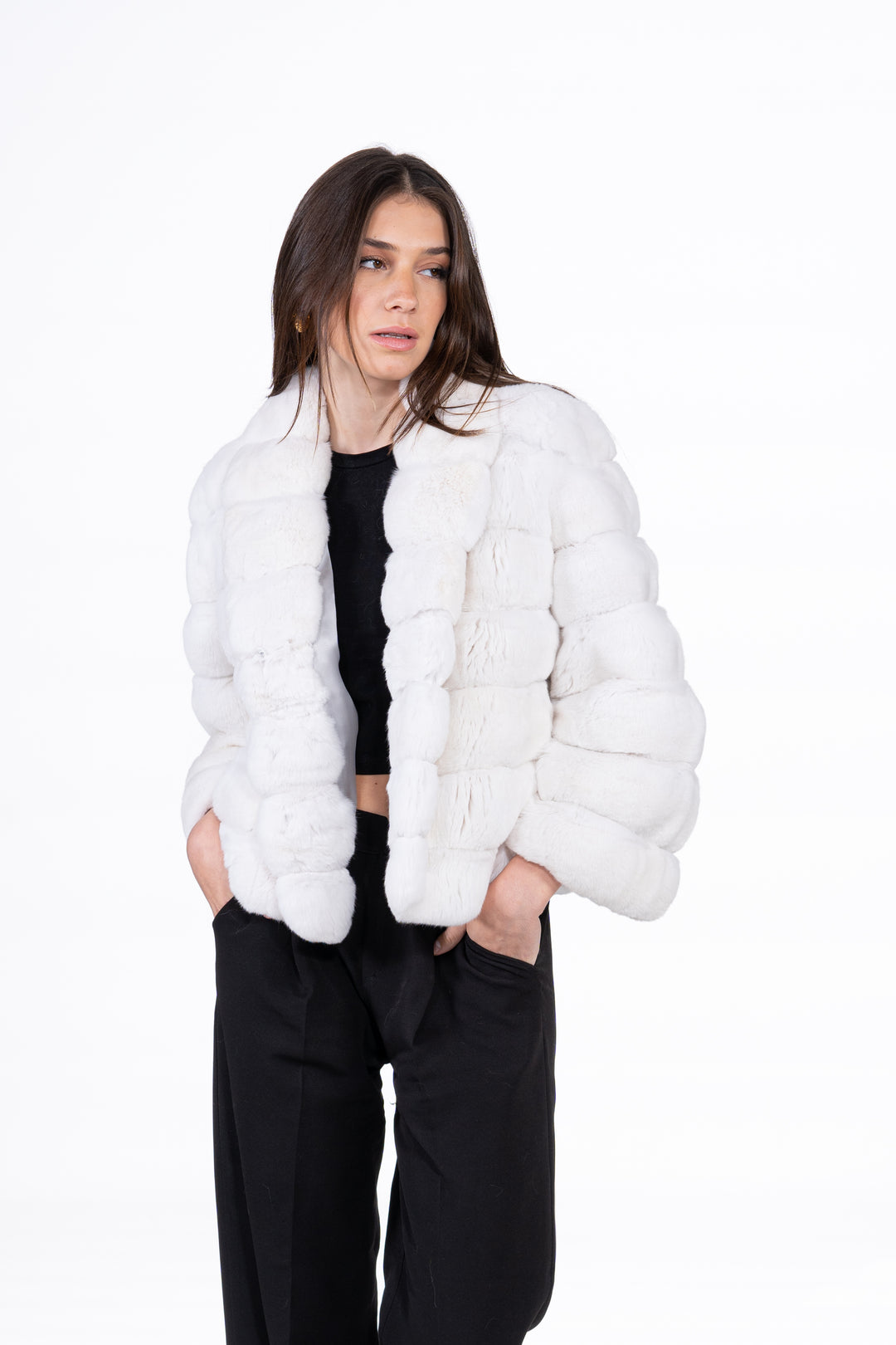 Chic Snow White Chinchilla fur coat by manzari for a bold statement