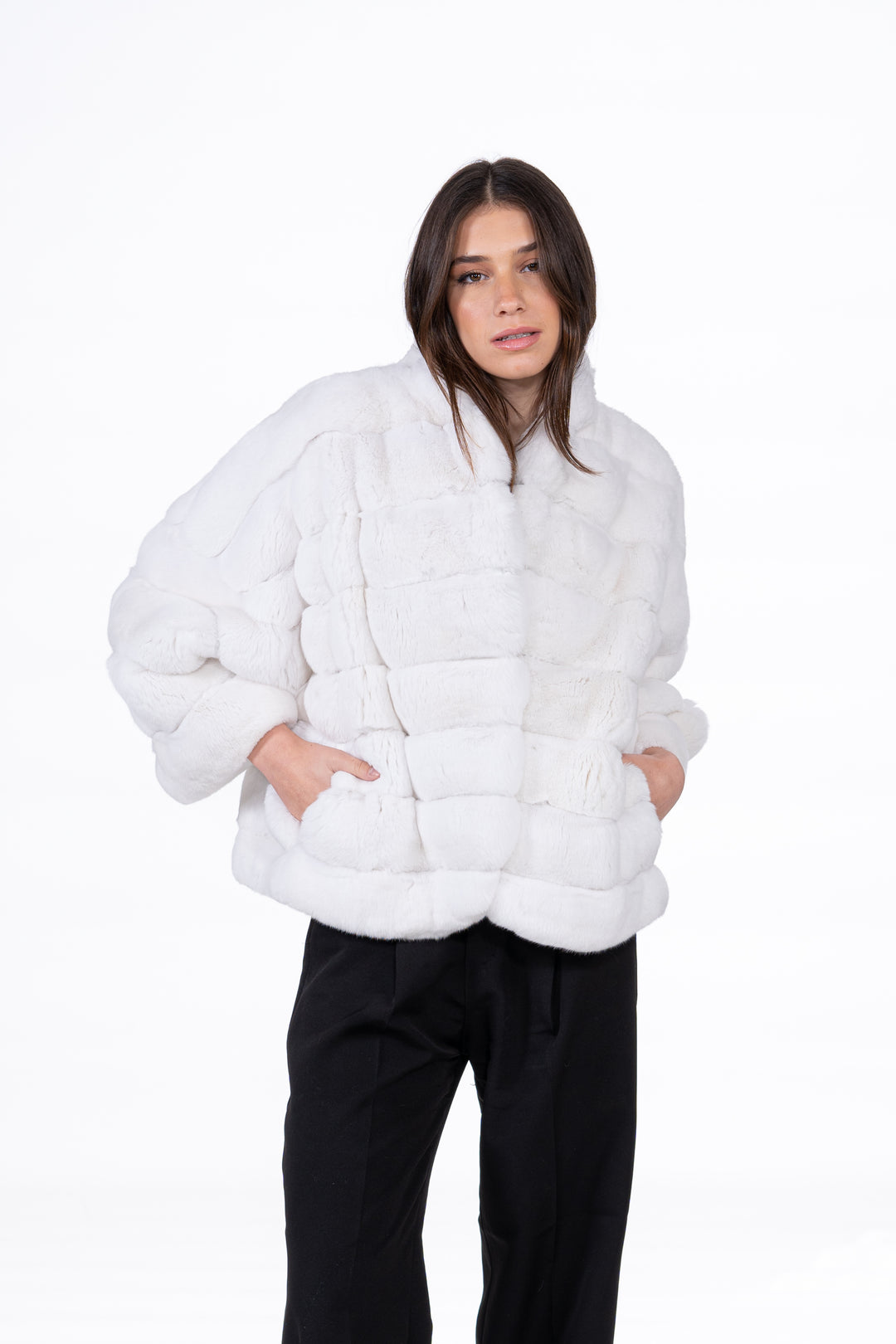 Manzari Snow White Chinchilla fur coat with a modern touch