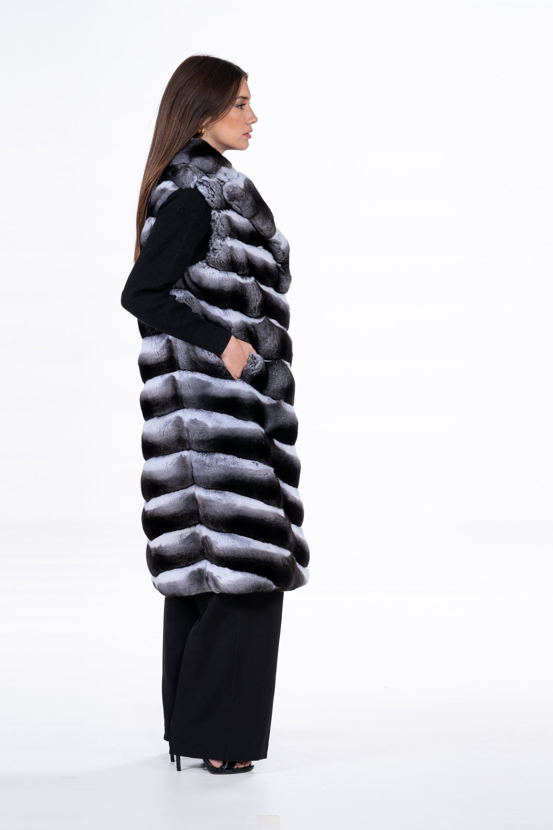 Manzari Natural Chinchilla fur coat with a modern touch
