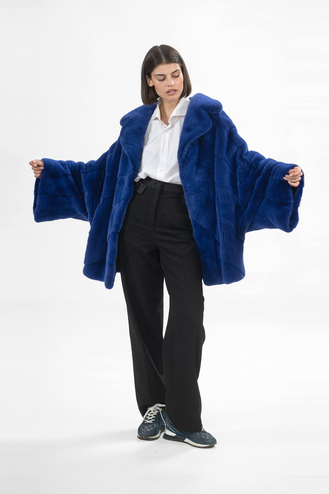 Manzari Mink fur coat for timeless elegance