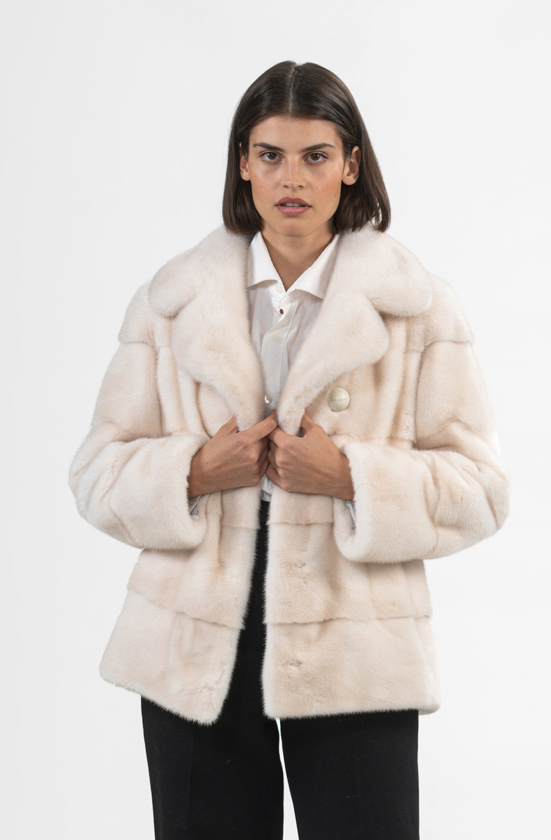 Manzari Mink fur coat for a timeless appeal