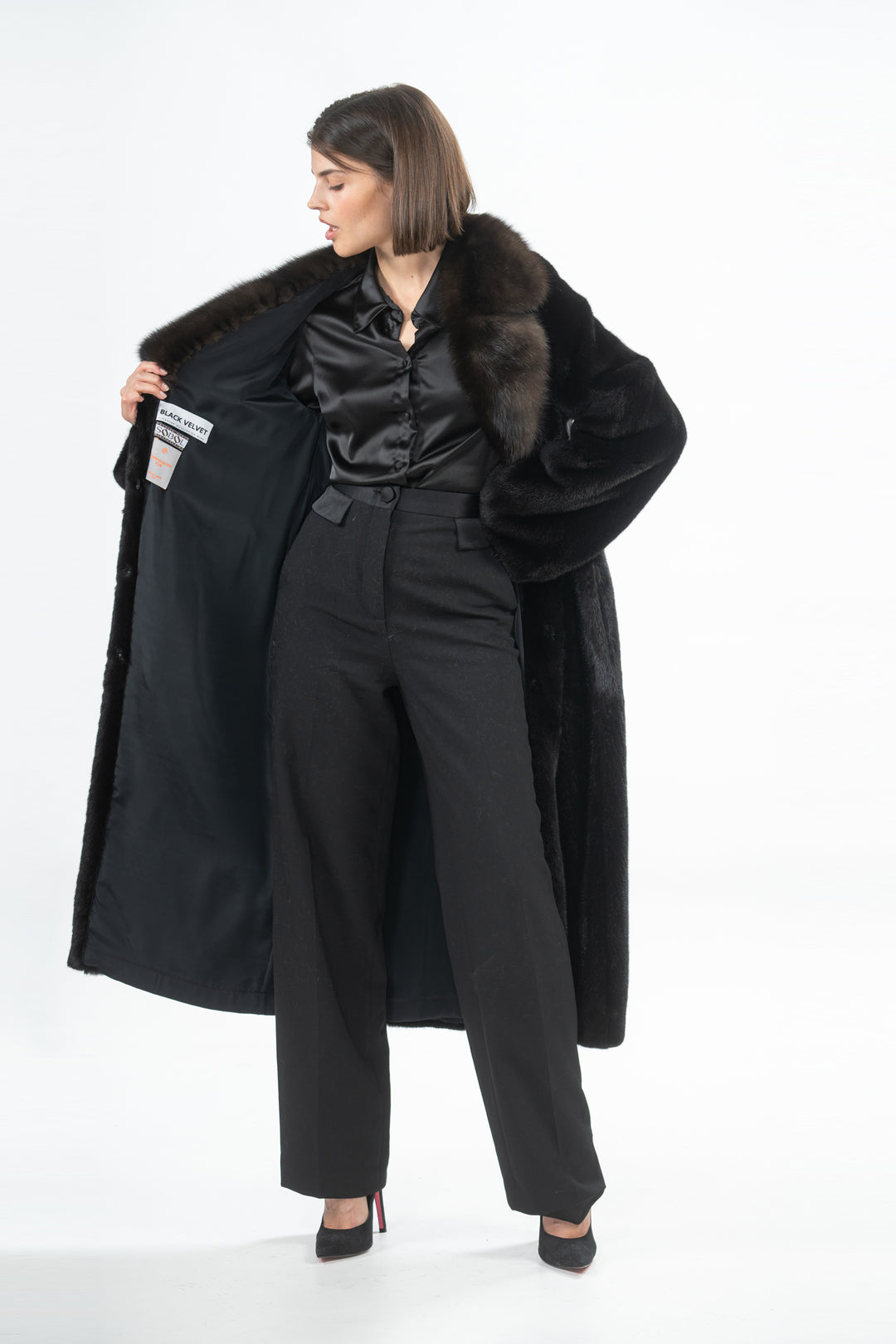 Manzari Mink fur coat for timeless elegance