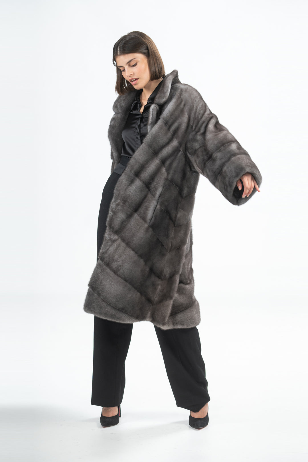 Manzari Mink fur coat with a modern touch