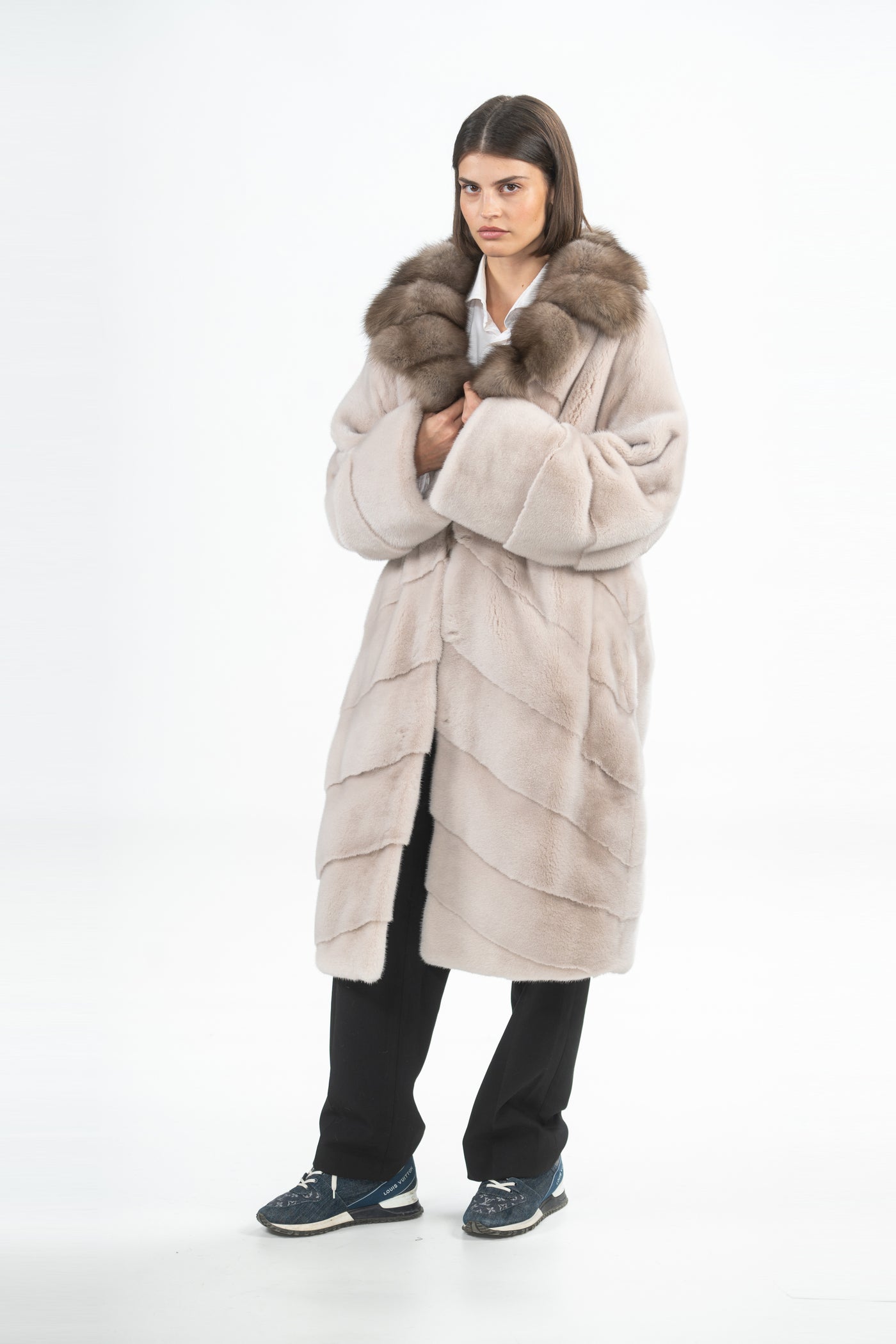 MINK COAT REVERSE V-SHAPPED COLAR TRIM