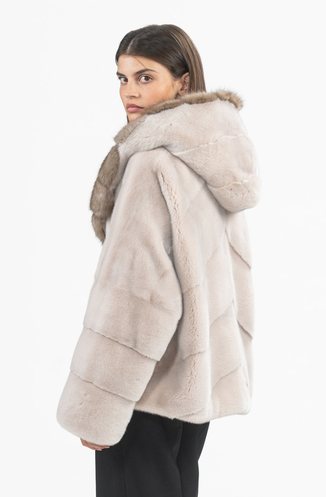 Manzari Mink fur coat with a modern touch